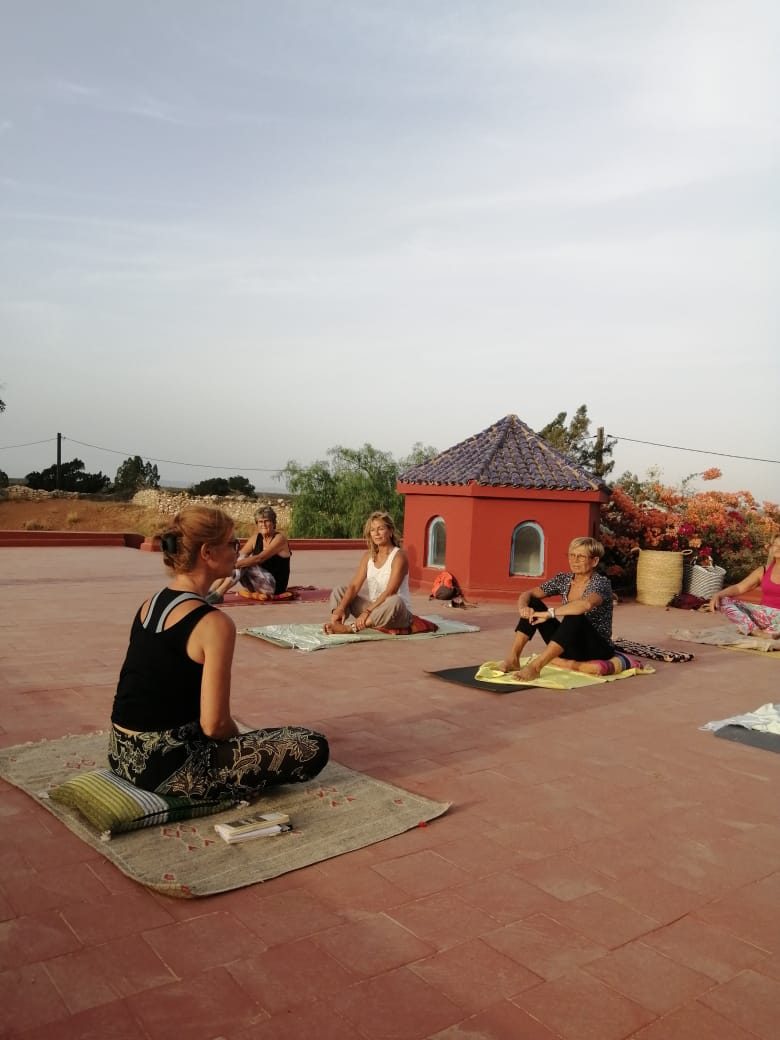 Retraite de yoga sur un toit-terrasse à Essaouira — Yoga Horizon 06